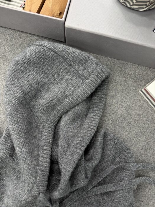 톰브라운 뒷면 오리 자카드 니트 후드집업 그레이 레플리카 미러급 SA급 S급 고퀄리티 하이엔드 최상급 의류 [남성여성공용] 9