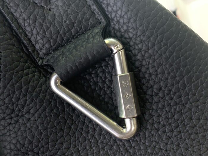 루이비통 델타 슬링백 M27060 블랙 레플리카 미러급 SA급 S급 고퀄리티 최상급 하이엔드 가방 [남성여성공용] 8