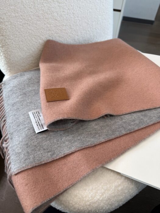 로에베 패치 로고 양색 스카프 핑크 그레이 레플리카 미러급 SA급 S급 고퀄리티 최상급 하이엔드 악세사리 [남성여성공용] 4