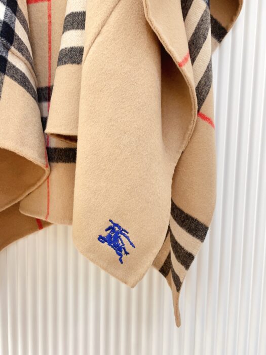 버버리 블루 승마 자수 체크 케이프 베이지 레플리카 미러급 SA급 S급 고퀄리티 최상급 하이엔드 악세사리 [여성] 5