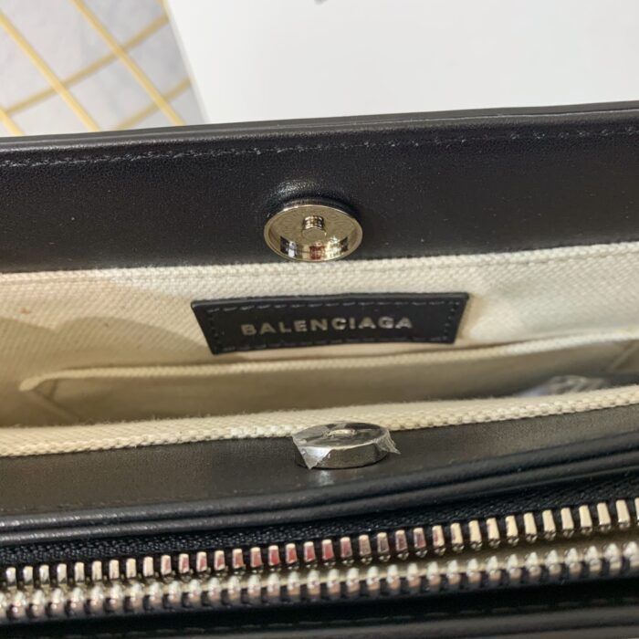 발렌시아가 캔버스 포쉐트 크로스백 올 오버 모노그램 블랙 레플리카 미러급 SA급 S급 고퀄리티 최상급 하이엔드 가방 [여성] 9