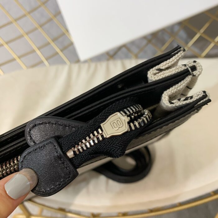 발렌시아가 캔버스 포쉐트 크로스백 올 오버 모노그램 블랙 레플리카 미러급 SA급 S급 고퀄리티 최상급 하이엔드 가방 [여성] 3