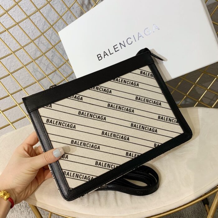 발렌시아가 캔버스 포쉐트 크로스백 올 오버 모노그램 블랙 레플리카 미러급 SA급 S급 고퀄리티 최상급 하이엔드 가방 [여성] 2