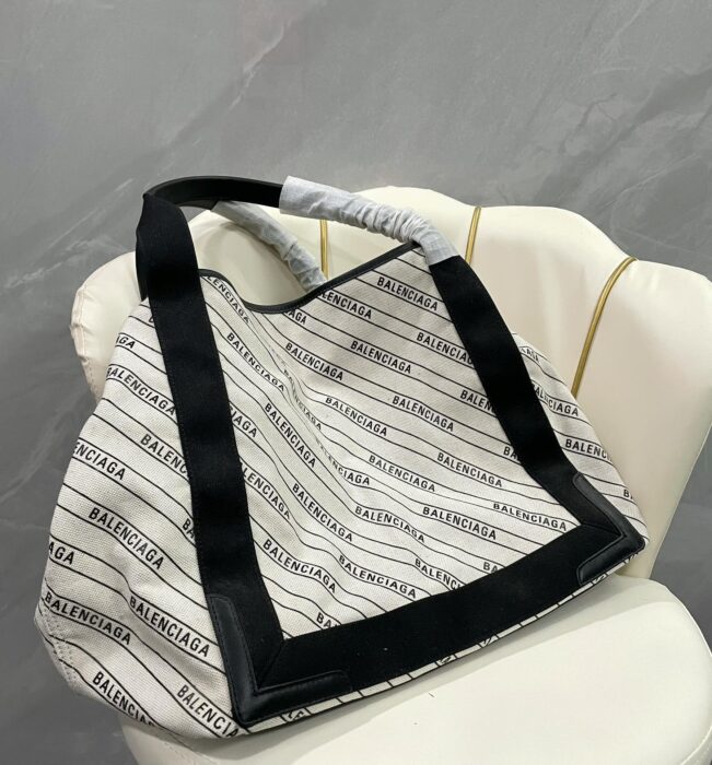 발렌시아가 레더 앤 캔버스 토트백 모노그램 화이트 블랙 레플리카 미러급 SA급 S급 고퀄리티 최상급 하이엔드 가방 [남성여성공용] 3