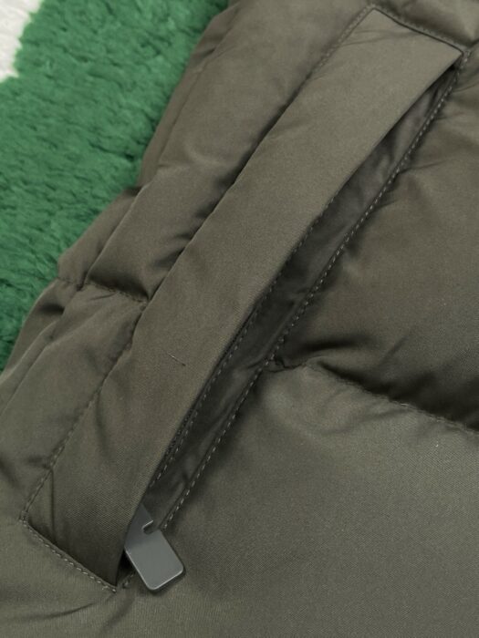 버버리 승마 로고 소매 탈부착 패딩 그린 레플리카 미러급 SA급 S급 고퀄리티 하이엔드 최상급 의류 [남성여성공용] 10