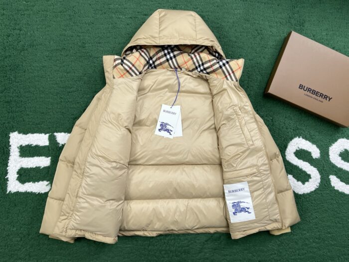 버버리 승마 로고 소매 탈부착 패딩 베이지 레플리카 미러급 SA급 S급 고퀄리티 하이엔드 최상급 의류 [남성여성공용] 5