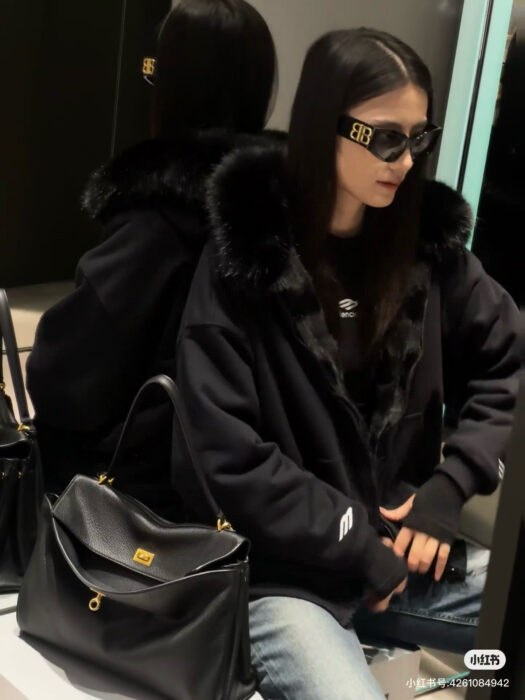 발렌시아가 털 후드 자켓 블랙 레플리카 미러급 SA급 S급 고퀄리티 하이엔드 최상급 의류 [남성여성공용] 2