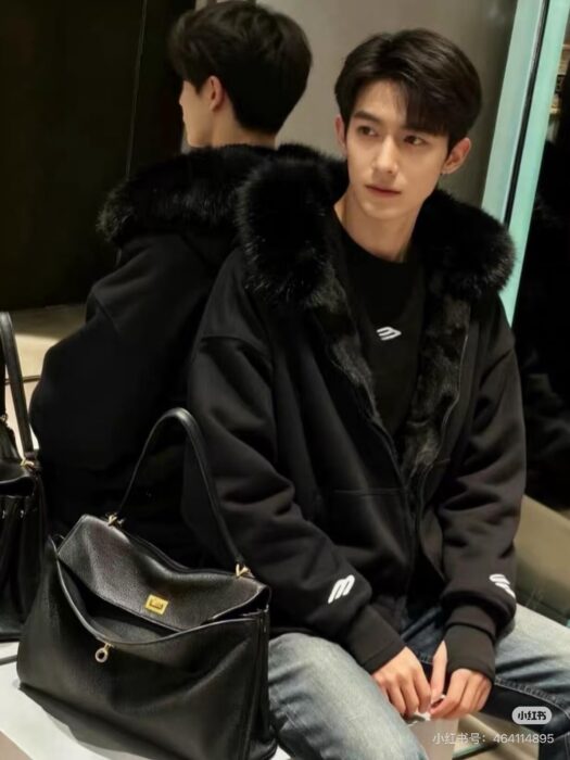 발렌시아가 털 후드 자켓 블랙 레플리카 미러급 SA급 S급 고퀄리티 하이엔드 최상급 의류 [남성여성공용]