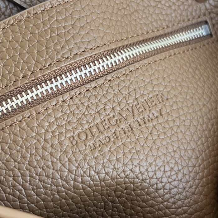보테가베네타 디아고 795637 브라운 레플리카 미러급 SA급 S급 고퀄리티 최상급 하이엔드 가방 [남성여성공용] 9