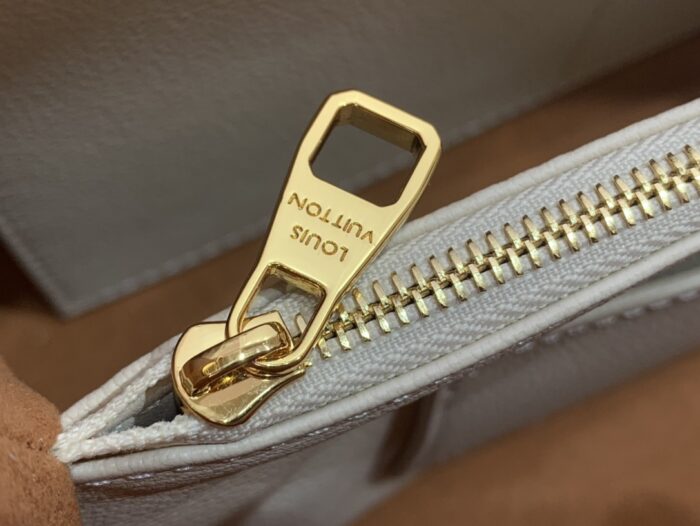 루이비통 카퓌신 MM 수플 M14371 베이지 레플리카 미러급 SA급 S급 고퀄리티 최상급 하이엔드 가방 [여성] 7