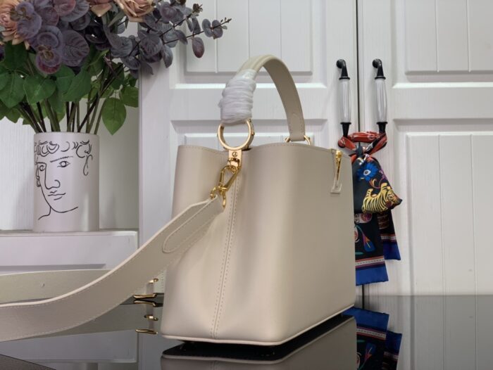 루이비통 카퓌신 MM 수플 M14371 베이지 레플리카 미러급 SA급 S급 고퀄리티 최상급 하이엔드 가방 [여성] 4