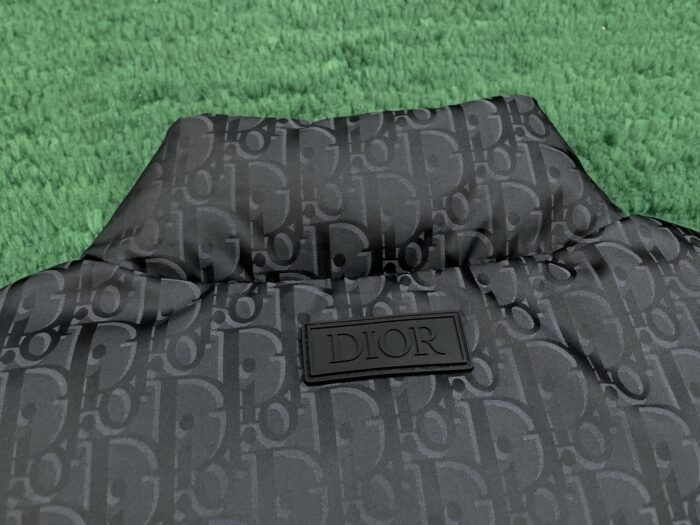 디올 오블리크 단추 패딩 조끼 블랙 레플리카 미러급 SA급 S급 고퀄리티 하이엔드 최상급 의류 [남성여성공용] 7