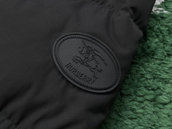 버버리 승마 로고 소매 탈부착 패딩 블랙 레플리카 미러급 SA급 S급 고퀄리티 하이엔드 최상급 의류 [남성여성공용] 13