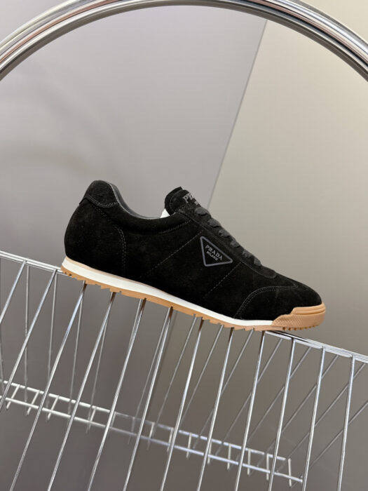 프라다 커플 삼각로고 스웨이드 스니커즈 블랙 레플리카 미러급 SA급 S급 고퀄리티 최상급 하이엔드 신발 [남성여성공용]