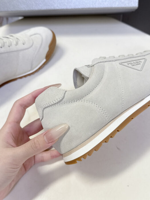 프라다 커플 삼각로고 스웨이드 스니커즈 라이트 그레이 레플리카 미러급 SA급 S급 고퀄리티 최상급 하이엔드 신발 [남성여성공용] 8