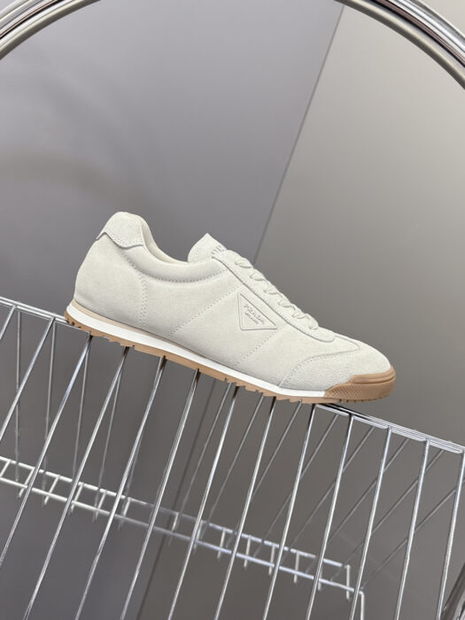 프라다 커플 삼각로고 스웨이드 스니커즈 라이트 그레이 레플리카 미러급 SA급 S급 고퀄리티 최상급 하이엔드 신발 [남성여성공용]