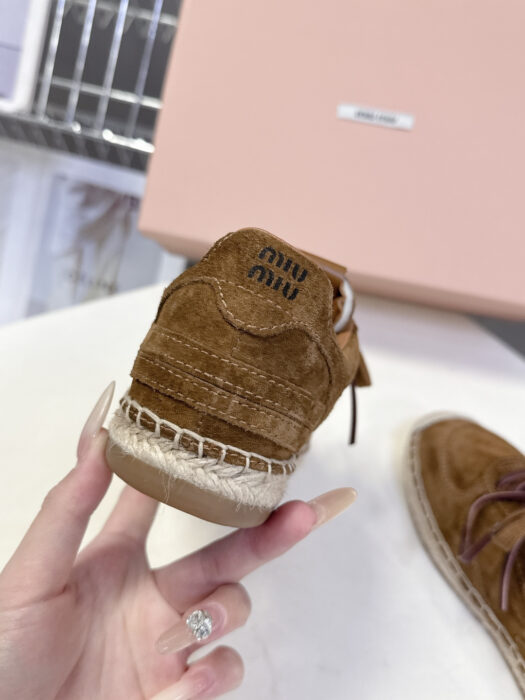 미우미우 캐쥬얼 스웨이드 스니커즈 다크 브라운 레플리카 미러급 SA급 S급 고퀄리티 최상급 하이엔드 신발 [여성] 9