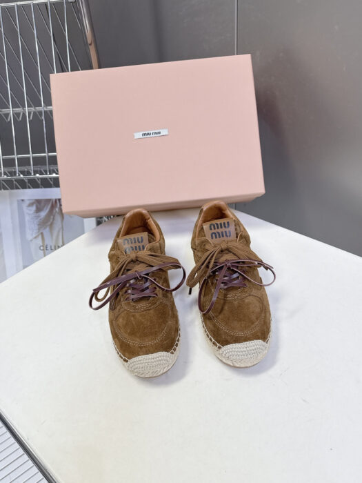 미우미우 캐쥬얼 스웨이드 스니커즈 다크 브라운 레플리카 미러급 SA급 S급 고퀄리티 최상급 하이엔드 신발 [여성] 4