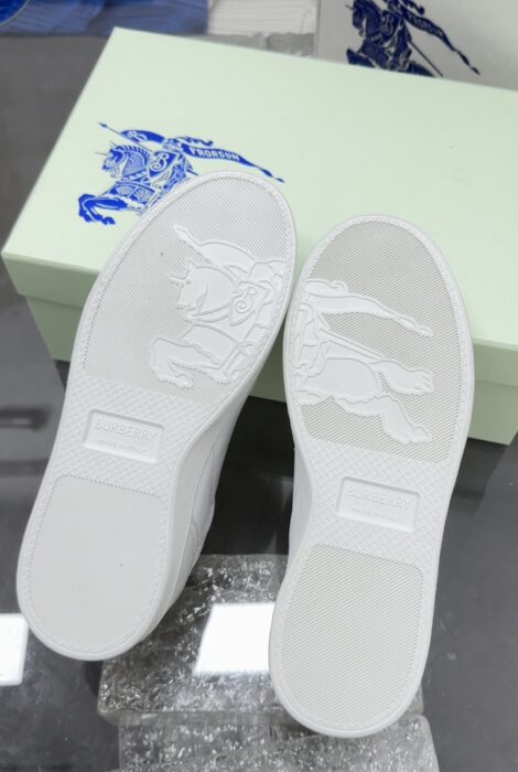 버버리 레더 세트 스니커즈 화이트 샌드 베이지 레플리카 미러급 SA급 S급 고퀄리티 최상급 하이엔드 신발 [남성] 9