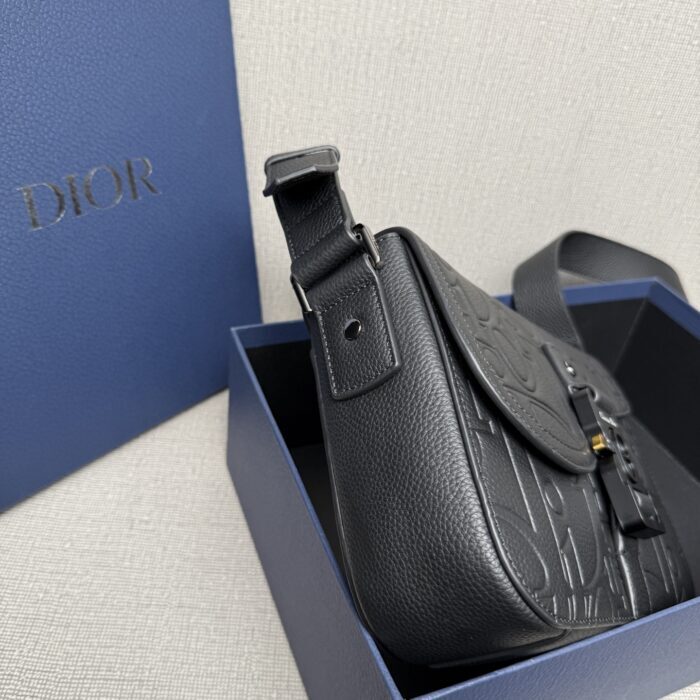 디올 스몰 새들 메신저 백 플랩 디올 그래비티 레더 앤 그레인드 카프스킨 블랙 레플리카 미러급 SA급 S급 고퀄리티 최상급 하이엔드 가방 [남성여성공용] 12