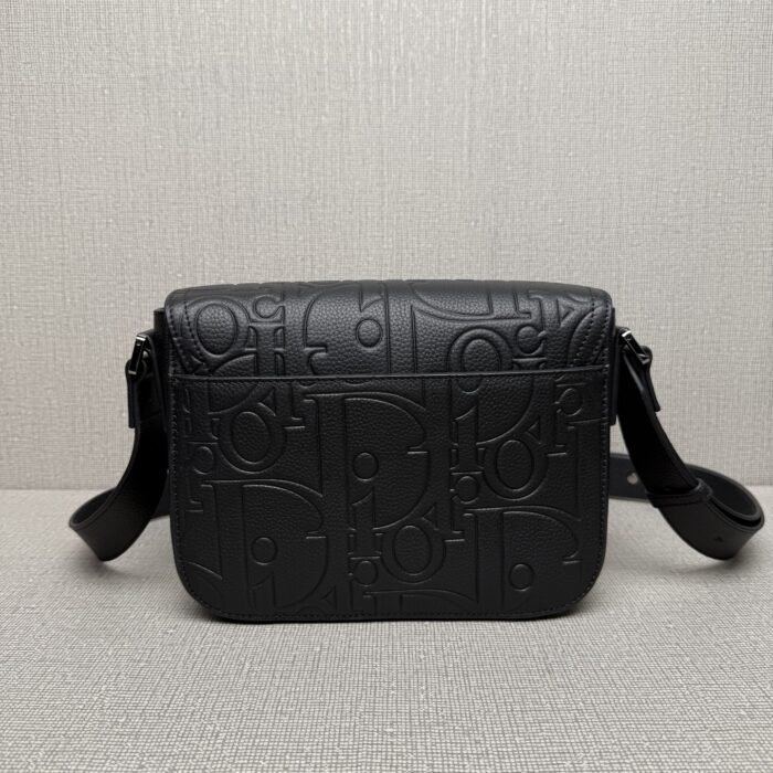 디올 스몰 새들 메신저 백 플랩 디올 그래비티 레더 앤 그레인드 카프스킨 블랙 레플리카 미러급 SA급 S급 고퀄리티 최상급 하이엔드 가방 [남성여성공용] 3