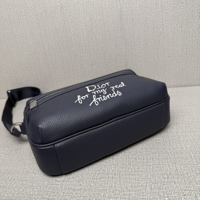 디올 하일톤 넬 라이더 2.0 집 메신저 백 그레인드 카프스킨 프린트 네이비 블루 화이트 레플리카 미러급 SA급 S급 고퀄리티 최상급 하이엔드 가방 [남성여성공용] 9