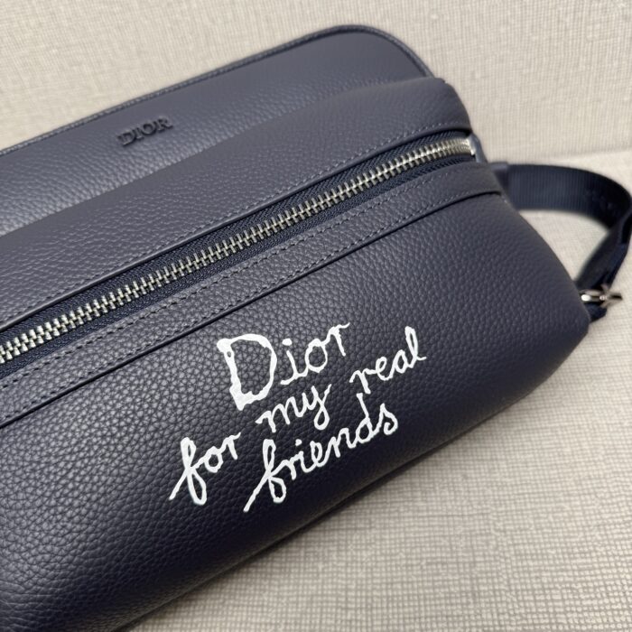 디올 하일톤 넬 라이더 2.0 집 메신저 백 그레인드 카프스킨 프린트 네이비 블루 화이트 레플리카 미러급 SA급 S급 고퀄리티 최상급 하이엔드 가방 [남성여성공용] 11