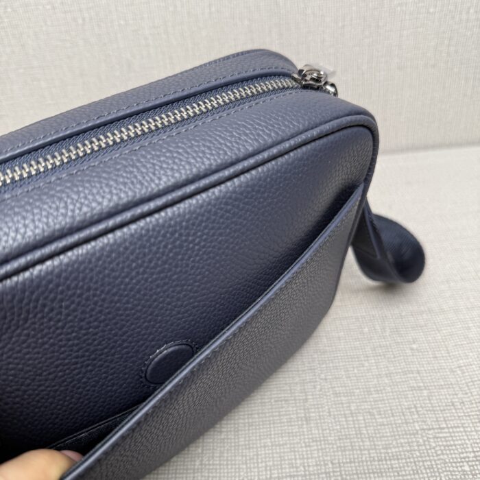 디올 하일톤 넬 라이더 2.0 집 메신저 백 그레인드 카프스킨 프린트 네이비 블루 화이트 레플리카 미러급 SA급 S급 고퀄리티 최상급 하이엔드 가방 [남성여성공용] 13