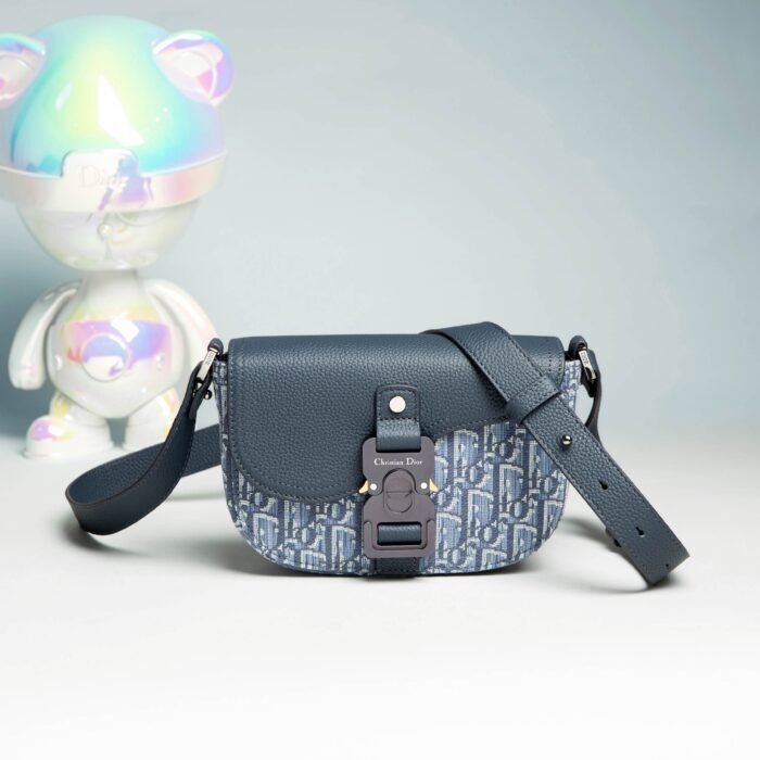 디올 스몰 새들 메신저 백 플랩 디올 오블리크 자카드 앤 그레인드 카프스킨 블루 레플리카 미러급 SA급 S급 고퀄리티 최상급 하이엔드 가방 [남성여성공용]