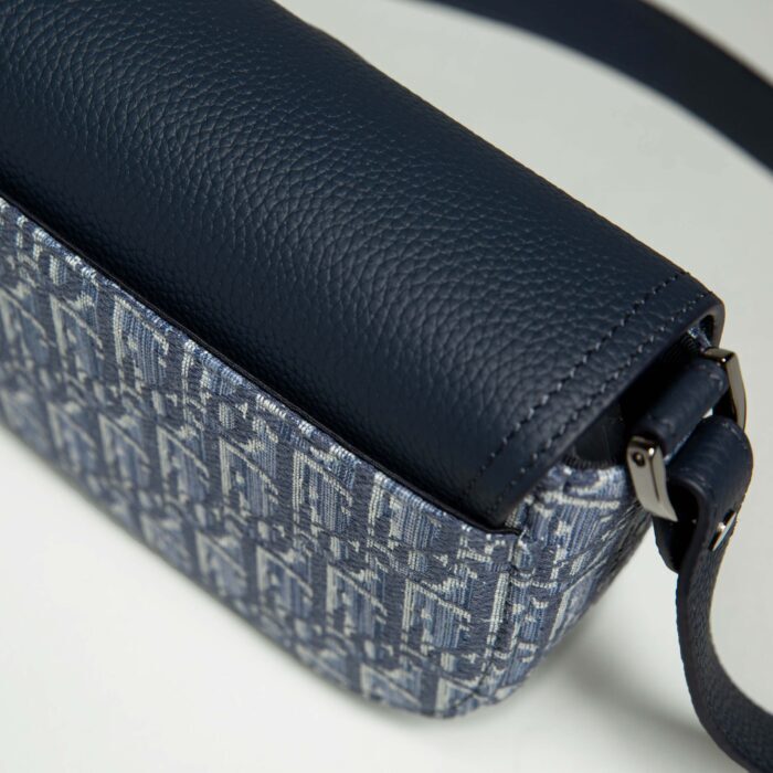 디올 스몰 새들 메신저 백 플랩 디올 오블리크 자카드 앤 그레인드 카프스킨 블루 레플리카 미러급 SA급 S급 고퀄리티 최상급 하이엔드 가방 [남성여성공용] 8