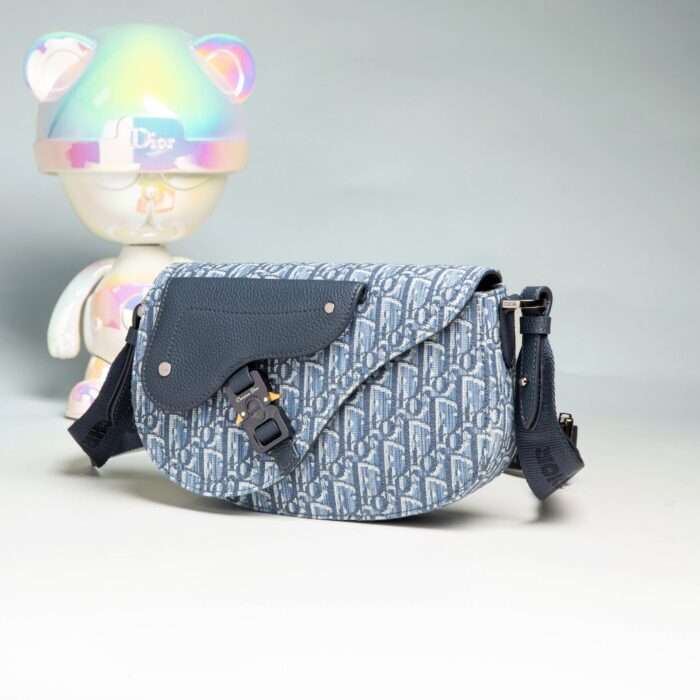 디올 새들 메신저 백 디올 오블리크 자카드 앤 그레인드 카프스킨 블루 레플리카 미러급 SA급 S급 고퀄리티 최상급 하이엔드 가방 [남성여성공용] 4