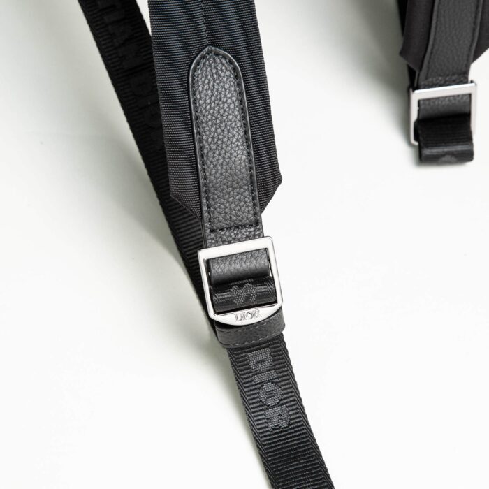 디올 데일리 백팩 플랩 디올 그래비티 레더 앤 그레인드 카프스킨 블랙 레플리카 미러급 SA급 S급 고퀄리티 최상급 하이엔드 가방 [남성여성공용] 9