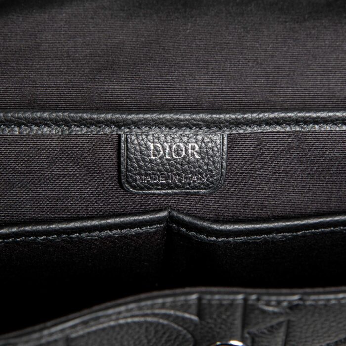 디올 데일리 백팩 플랩 디올 그래비티 레더 앤 그레인드 카프스킨 블랙 레플리카 미러급 SA급 S급 고퀄리티 최상급 하이엔드 가방 [남성여성공용] 7