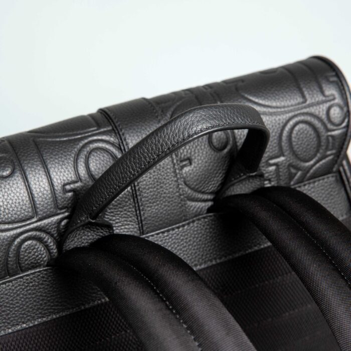 디올 데일리 백팩 플랩 디올 그래비티 레더 앤 그레인드 카프스킨 블랙 레플리카 미러급 SA급 S급 고퀄리티 최상급 하이엔드 가방 [남성여성공용] 5