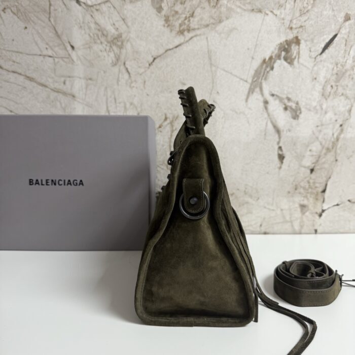 발렌시아가 르 시티 백 라지 카키 스웨이드 레플리카 미러급 SA급 S급 고퀄리티 최상급 하이엔드 가방 [여성] 5