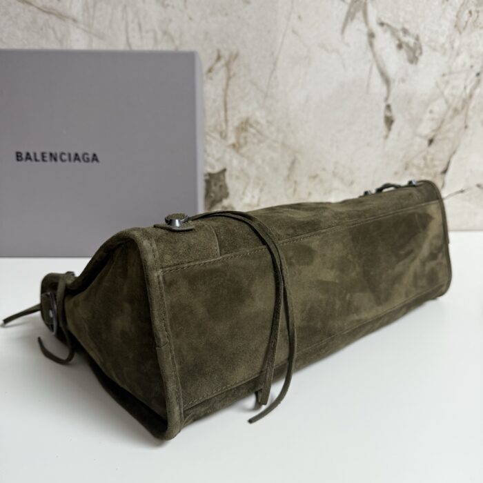 발렌시아가 르 시티 백 라지 카키 스웨이드 레플리카 미러급 SA급 S급 고퀄리티 최상급 하이엔드 가방 [여성] 7