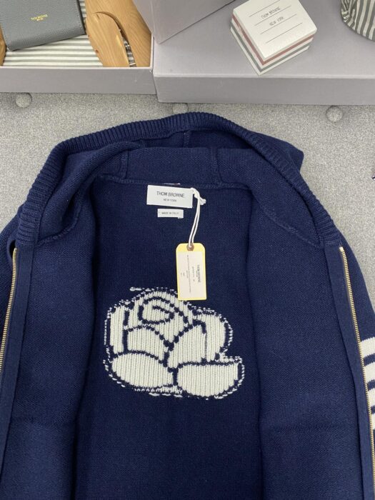 톰브라운 4Bar 뒷면 장미 자카드 양털 후드집업 네이비 레플리카 미러급 SA급 S급 고퀄리티 하이엔드 최상급 의류 [남성여성공용] 15