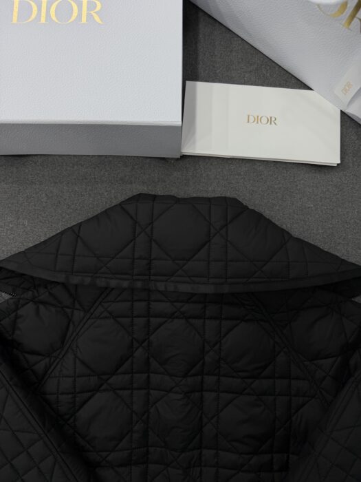 디올 퀼티드 테크니컬 태피터 매크로까나쥬 봄버 자켓 오버사이즈 칼라 블랙 레플리카 미러급 SA급 S급 고퀄리티 하이엔드 최상급 의류 [여성] 11