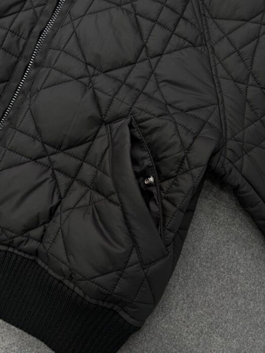 디올 퀼티드 테크니컬 태피터 매크로까나쥬 봄버 자켓 오버사이즈 칼라 블랙 레플리카 미러급 SA급 S급 고퀄리티 하이엔드 최상급 의류 [여성] 13