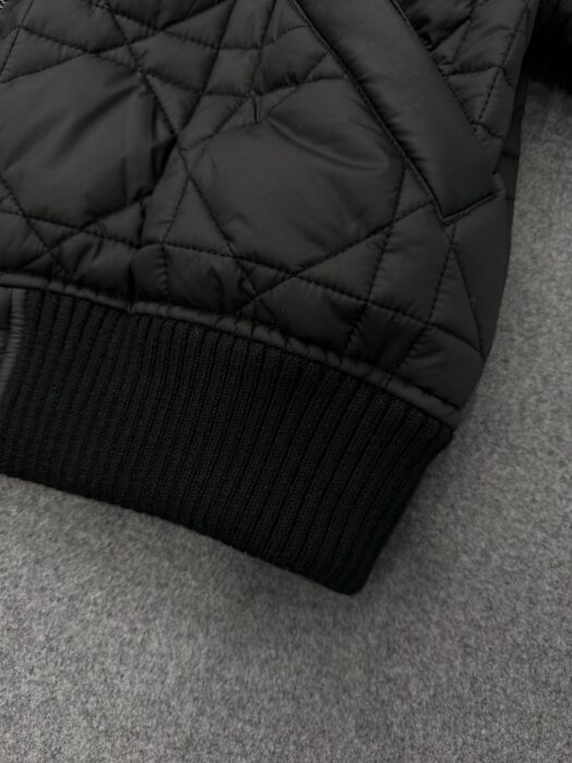 디올 퀼티드 테크니컬 태피터 매크로까나쥬 봄버 자켓 오버사이즈 칼라 블랙 레플리카 미러급 SA급 S급 고퀄리티 하이엔드 최상급 의류 [여성] 16