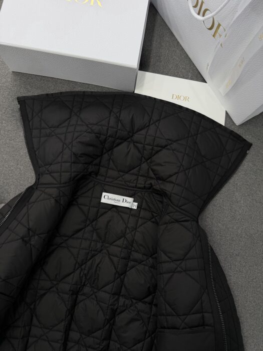 디올 퀼티드 테크니컬 태피터 매크로까나쥬 봄버 자켓 오버사이즈 칼라 블랙 레플리카 미러급 SA급 S급 고퀄리티 하이엔드 최상급 의류 [여성] 9