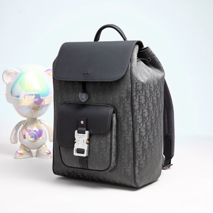 디올 새들 백팩 플랩 디올 오블리크 자카드 앤 그레인드 카프스킨 그레이 레플리카 미러급 SA급 S급 고퀄리티 최상급 하이엔드 가방 [남성여성공용] 4