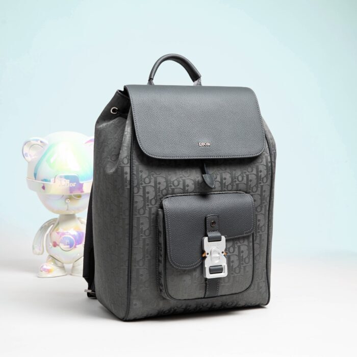 디올 새들 백팩 플랩 디올 오블리크 자카드 앤 그레인드 카프스킨 그레이 레플리카 미러급 SA급 S급 고퀄리티 최상급 하이엔드 가방 [남성여성공용] 5