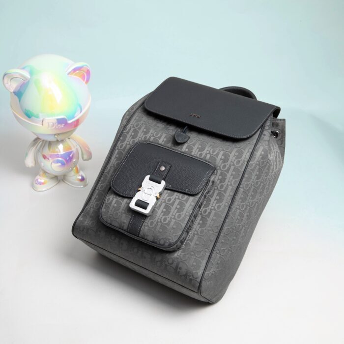 디올 새들 백팩 플랩 디올 오블리크 자카드 앤 그레인드 카프스킨 그레이 레플리카 미러급 SA급 S급 고퀄리티 최상급 하이엔드 가방 [남성여성공용] 6