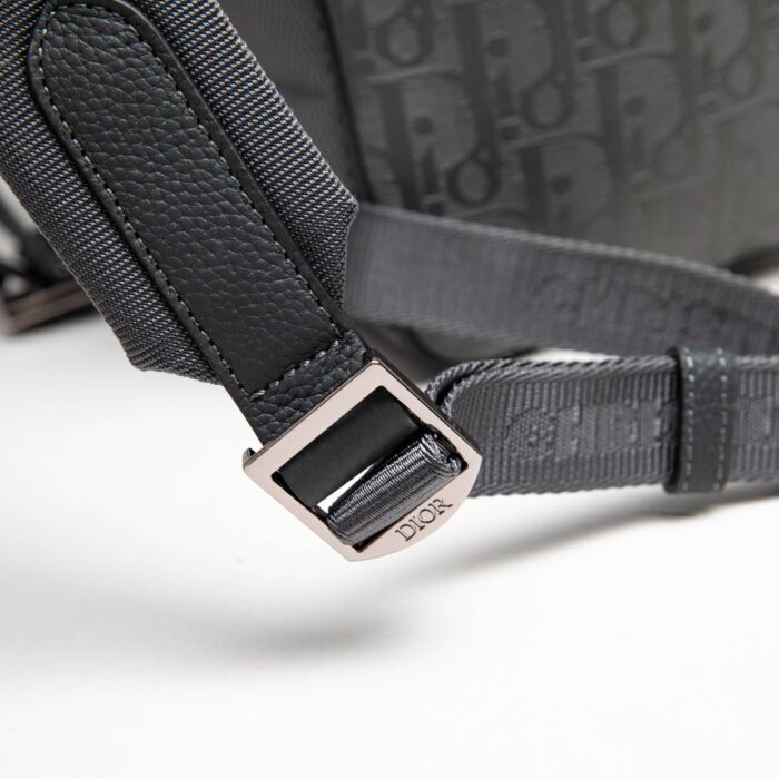 디올 새들 백팩 플랩 디올 오블리크 자카드 앤 그레인드 카프스킨 그레이 레플리카 미러급 SA급 S급 고퀄리티 최상급 하이엔드 가방 [남성여성공용] 11