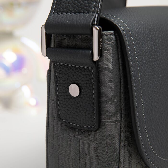 디올 새들 메신저 백 플랩 디올 오블리크 자카드 앤 그레인드 카프스킨 그레이 레플리카 미러급 SA급 S급 고퀄리티 최상급 하이엔드 가방 [남성여성공용] 7