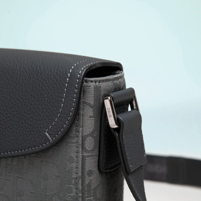 디올 새들 메신저 백 플랩 디올 오블리크 자카드 앤 그레인드 카프스킨 그레이 레플리카 미러급 SA급 S급 고퀄리티 최상급 하이엔드 가방 [남성여성공용] 8