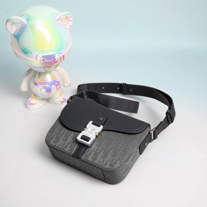 디올 새들 메신저 백 플랩 디올 오블리크 자카드 앤 그레인드 카프스킨 그레이 레플리카 미러급 SA급 S급 고퀄리티 최상급 하이엔드 가방 [남성여성공용] 6