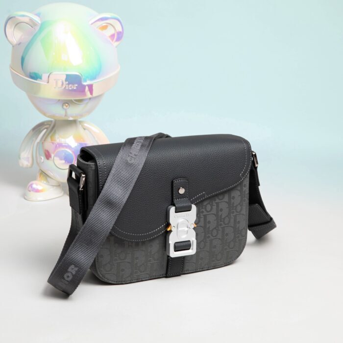 디올 새들 메신저 백 플랩 디올 오블리크 자카드 앤 그레인드 카프스킨 그레이 레플리카 미러급 SA급 S급 고퀄리티 최상급 하이엔드 가방 [남성여성공용] 5