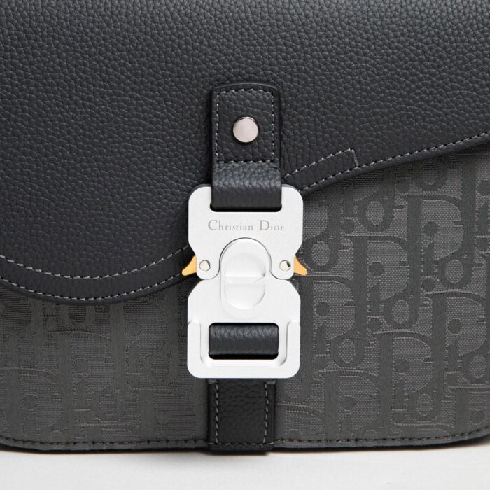 디올 새들 메신저 백 플랩 디올 오블리크 자카드 앤 그레인드 카프스킨 그레이 레플리카 미러급 SA급 S급 고퀄리티 최상급 하이엔드 가방 [남성여성공용] 9